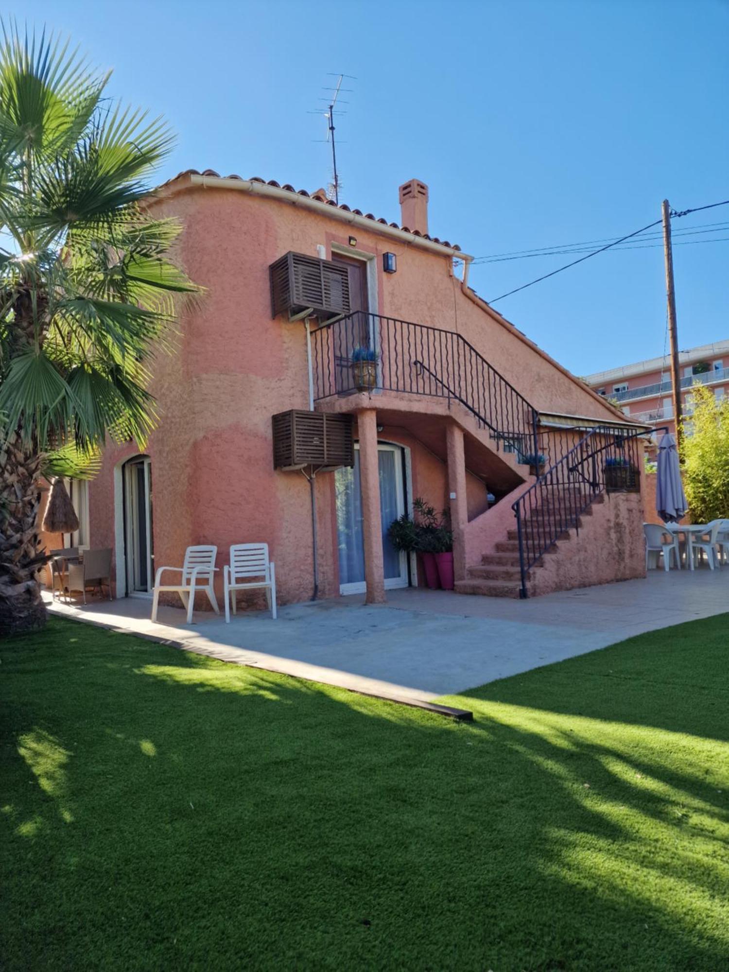 Haut De Villa A 700 Metres De La Plage, Totalement Independant Et Accessible Par Un Escalier Exterieur Sainte-Maxime Zewnętrze zdjęcie